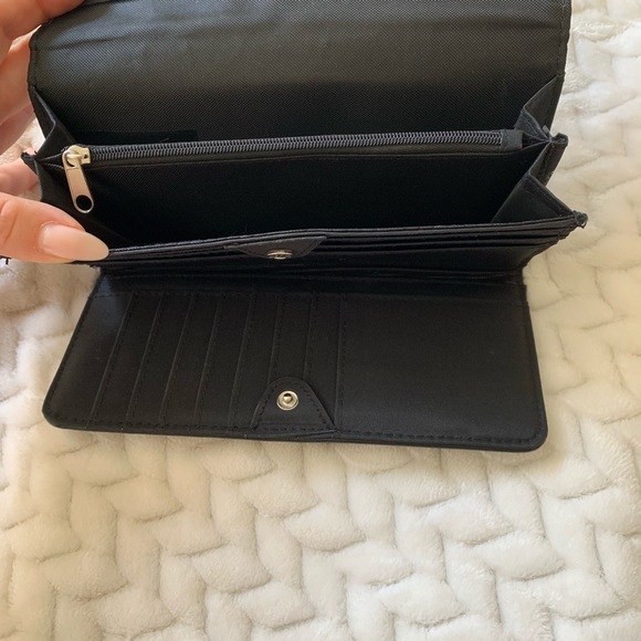 ✅SOLD✅ Reaction kenneth cole black wallet - Picture 3 of 7